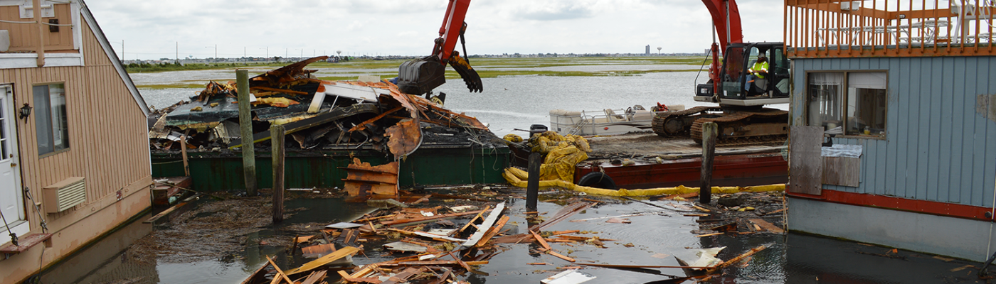 Demolition of a derelict house boat.