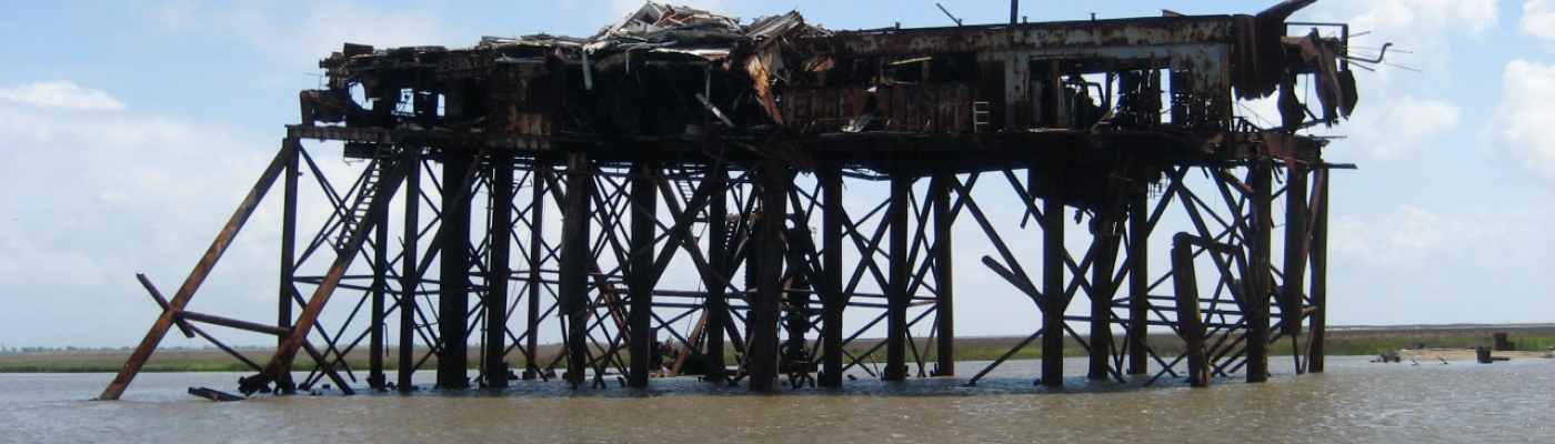 Drill barge abandoned in Louisiana (credit:Lee Richardson) 