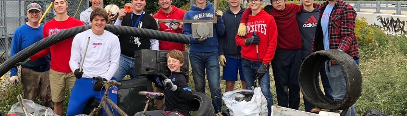 Volunteers posing with trash. 