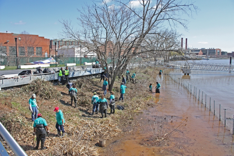 Earth Day 2014 Cleanup at Anacostia River.